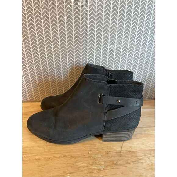 CLARKS COLLECTION ADDIY GLADYS BLACK LEATHER ANKLE BOOTS - Picture 3 of 8